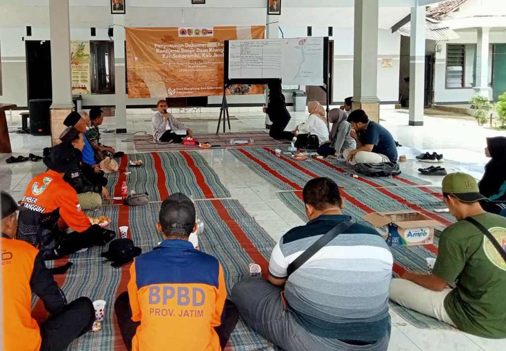 Abdimas Universitas Negeri Jember Gelar Sosialisasi Kebencanaan di Desa&nbsp;Klungkung